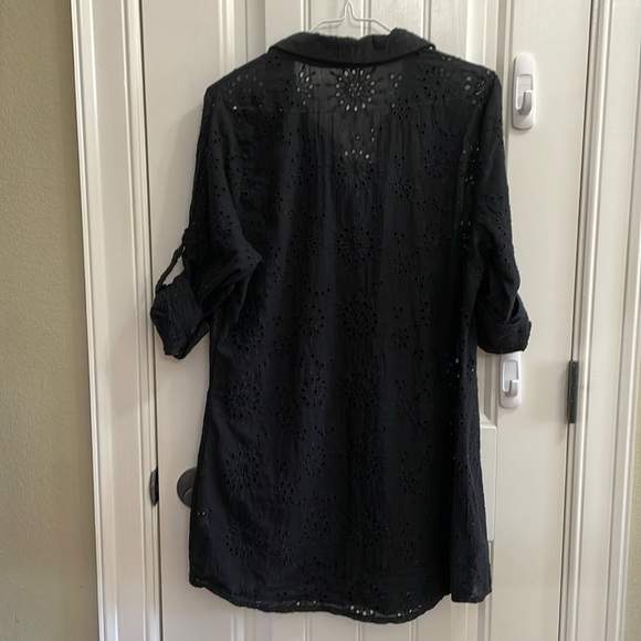 TAMSY black eyelet button down tunic top. M - Picture 4 of 6